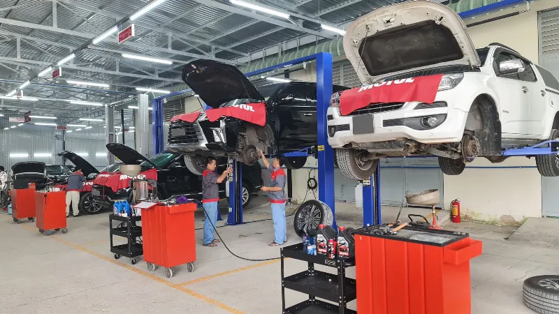 Kiểm tra và sửa chữa hệ thống đánh lửa tại gara